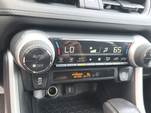 Used 2022 Toyota RAV4 XLE FWD image 23