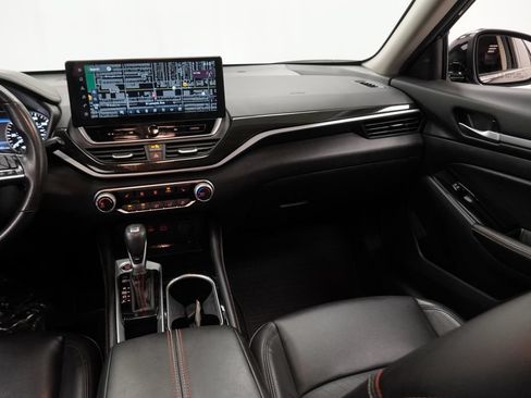 Used 2024 Nissan Altima 2.5 SR w/ SR Premium Package FWD image 15