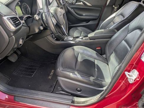 Used 2018 INFINITI QX30 image 16