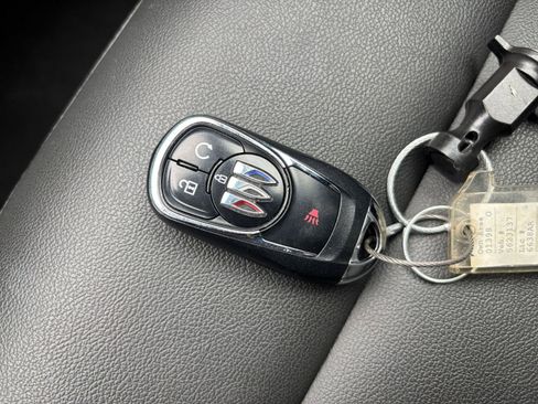 Used 2025 Buick Envista Sport Touring image 22