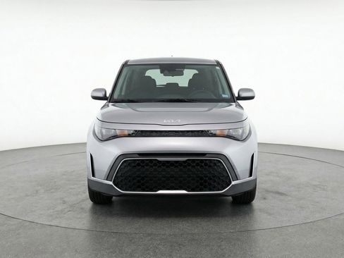 Used 2025 Kia Soul LX w/ LX Technology Package FWD image 2