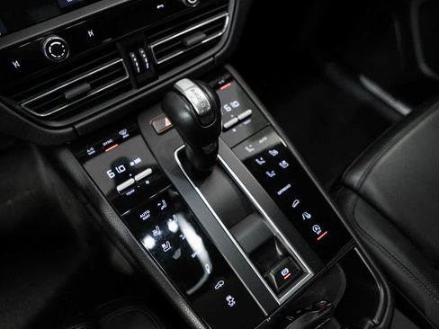 Certified 2023 Porsche Macan S AWD/4WD image 23