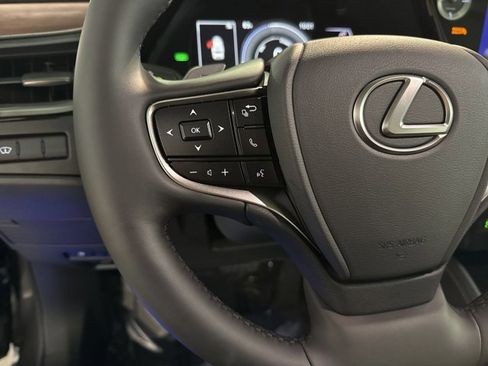 Certified 2025 Lexus ES 300h w/ Premium Package image 13