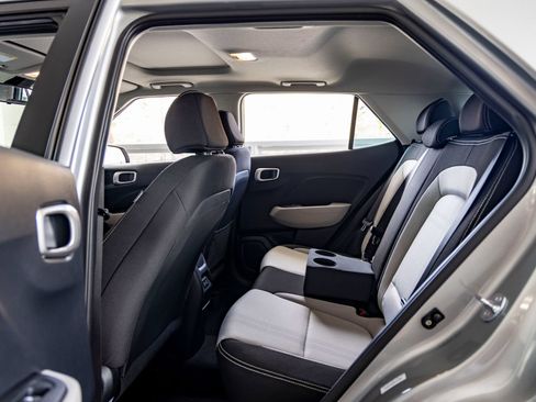 Used 2025 Hyundai Venue SEL FWD image 27