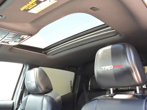 Used 2023 Toyota Tacoma TRD Off-Road w/ TRD Premium Off Road Package AWD/4WD image 12