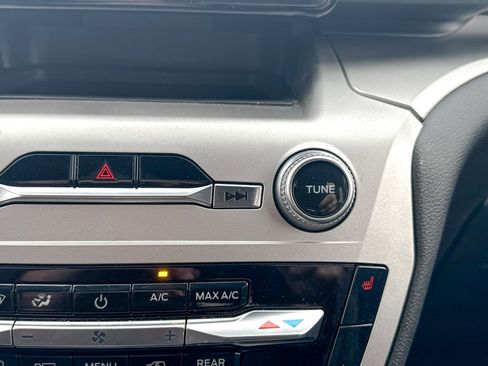 Used 2022 Ford Explorer XLT w/ Equipment Group 202A image 32