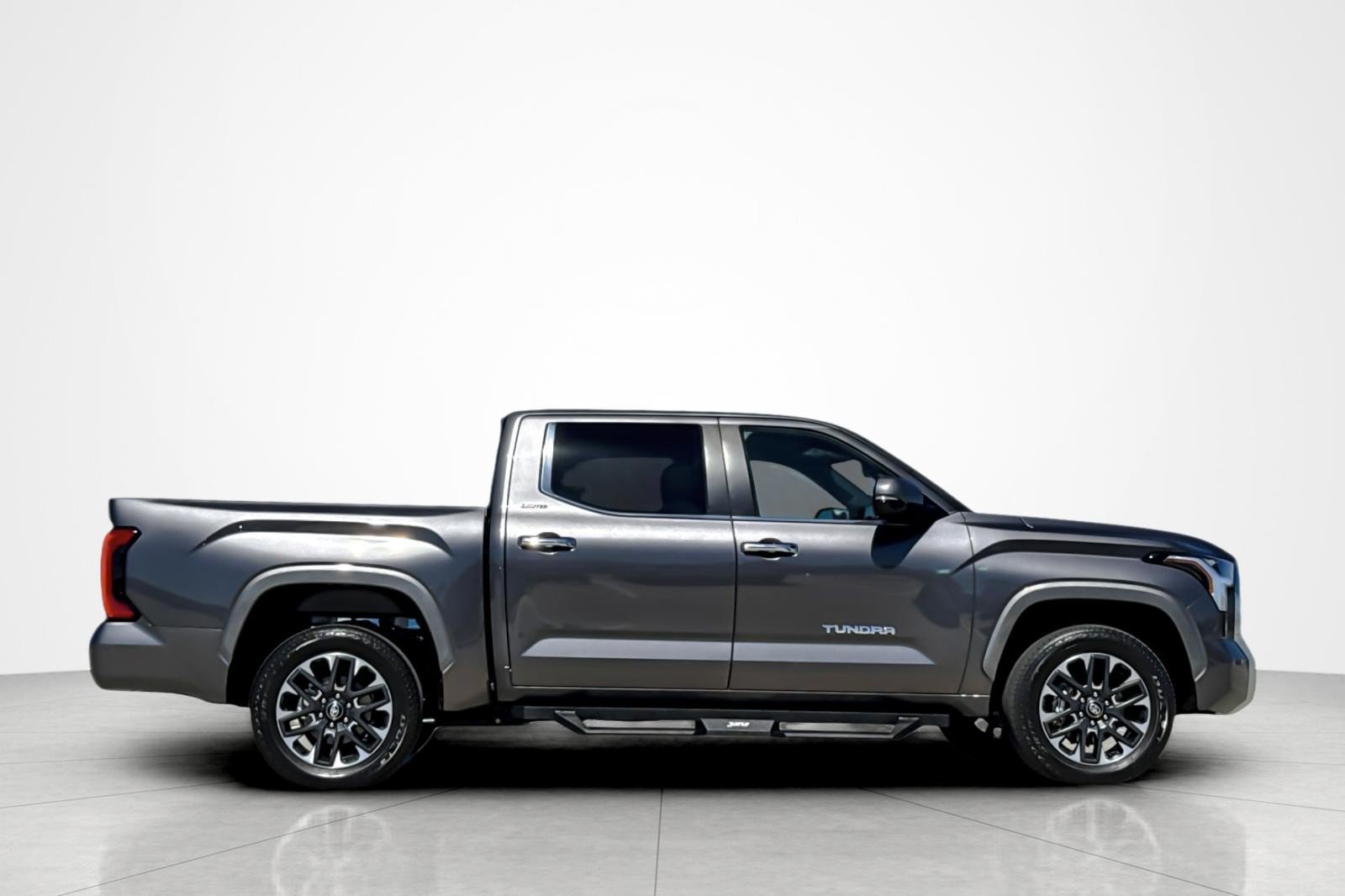 Used 2025 Toyota Tundra Limited AWD/4WD image 6