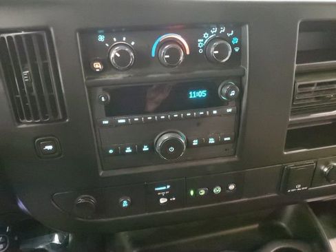 Used 2022 GMC Savana 3500 Extended w/ Driver Convenience Package image 18