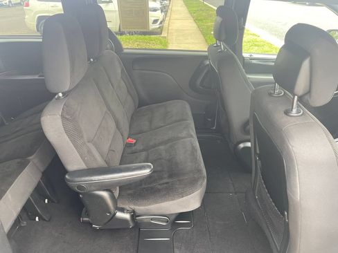 Used 2018 Dodge Grand Caravan SE FWD image 22