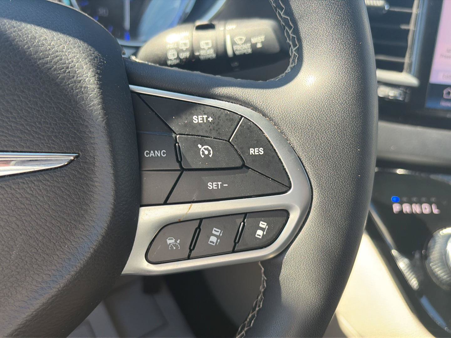 Used 2024 Chrysler Pacifica Touring-L FWD image 32
