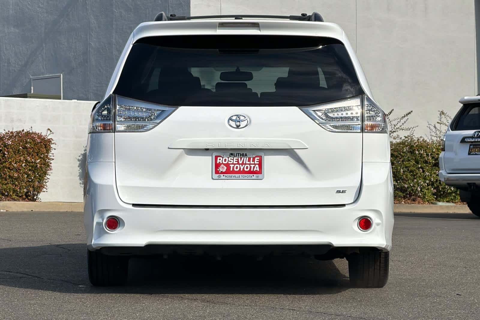 Used 2016 Toyota Sienna SE FWD image 8