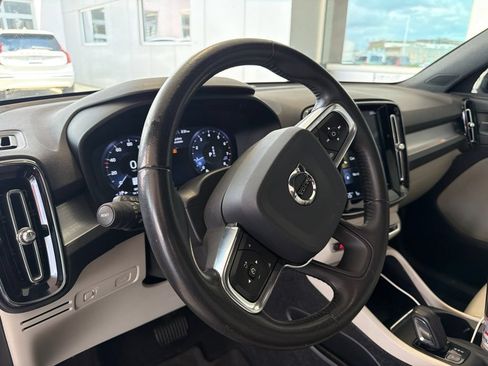 Used 2020 Volvo XC40 T5 Momentum w/ Protection Package Premier AWD/4WD image 2