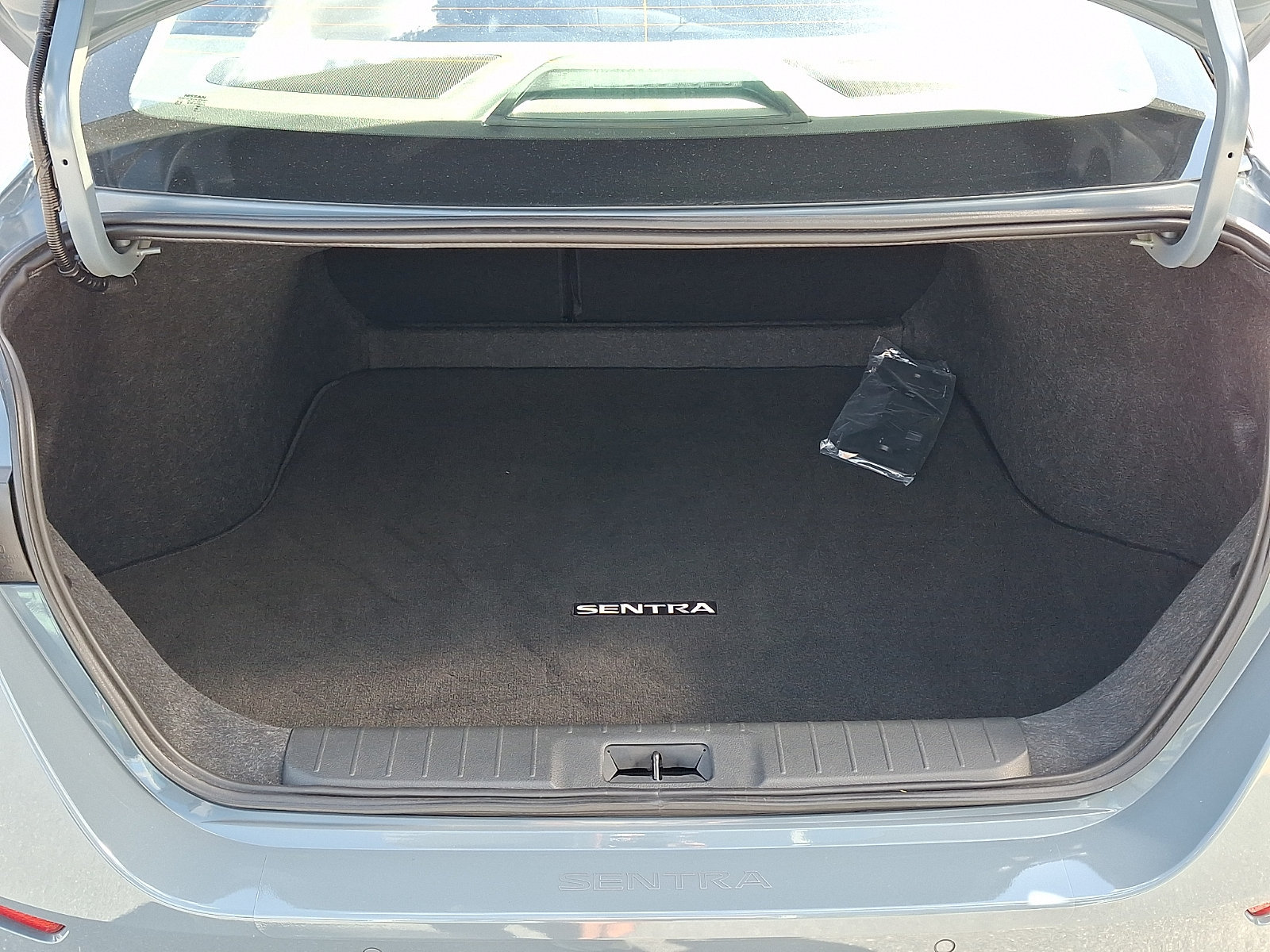 Certified 2025 Nissan Sentra SR w/ SR Premium Package FWD image 28