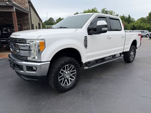 Used 2017 Ford F250 Lariat w/ Lariat Value Package AWD/4WD image 4