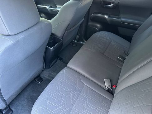 Certified 2017 Toyota Tacoma TRD Off-Road AWD/4WD image 11