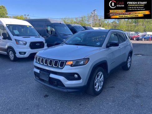 Used 2024 Jeep Compass Latitude AWD/4WD image 4