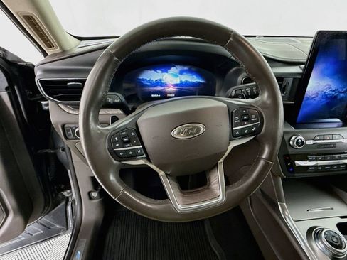 Used 2020 Ford Explorer Platinum w/ Premium Technology Package AWD/4WD image 12
