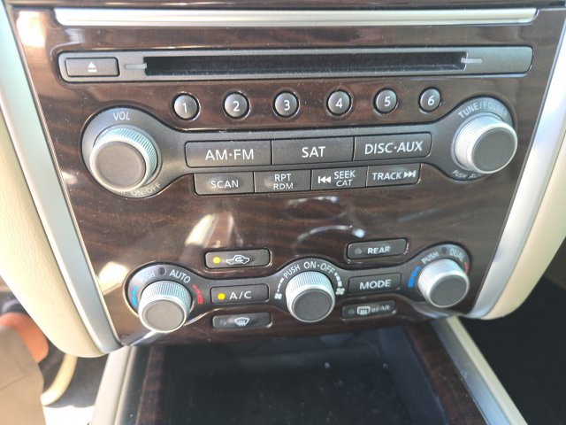 Used 2015 Nissan Pathfinder Platinum FWD image 23
