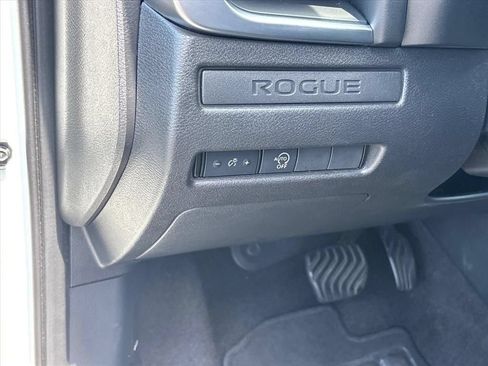 Used 2024 Nissan Rogue S AWD/4WD image 8