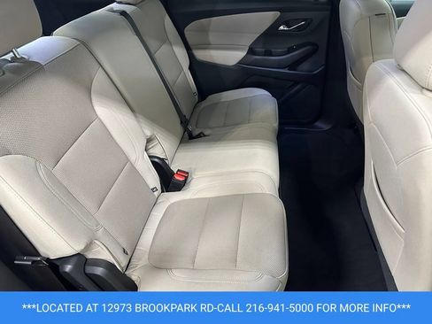 Used 2023 Chevrolet Traverse LS FWD image 23