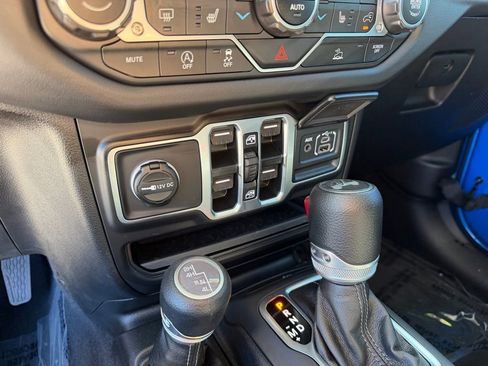 Used 2025 Jeep Wrangler Sahara image 25