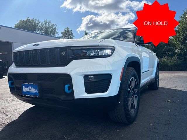 Used 2023 Jeep Grand Cherokee Trailhawk w/ Advanced Protech Group II AWD/4WD image 4