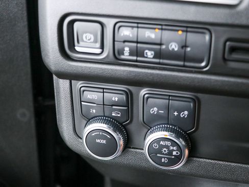 Used 2023 GMC Yukon SLT w/ SLT Premium Package AWD/4WD image 23