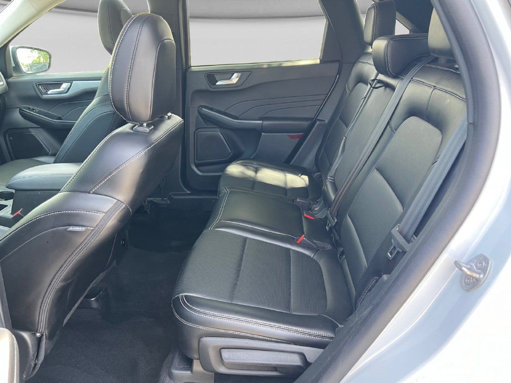 Used 2025 Ford Escape Platinum AWD/4WD image 14