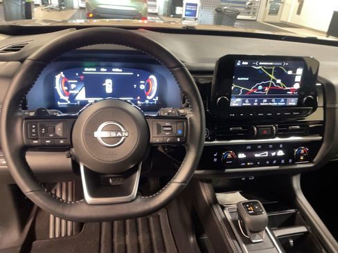 Used 2024 Nissan Pathfinder Platinum w/ Cargo Package image 20