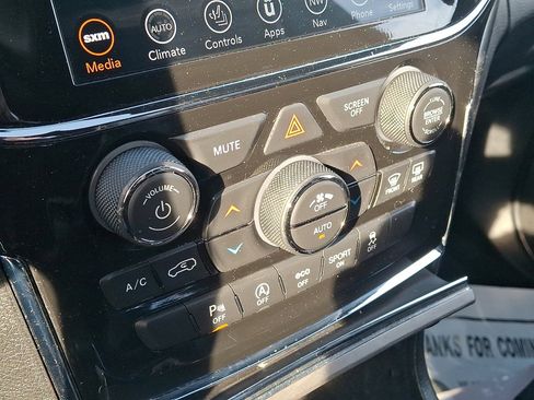 Used 2021 Jeep Grand Cherokee Laredo X image 29