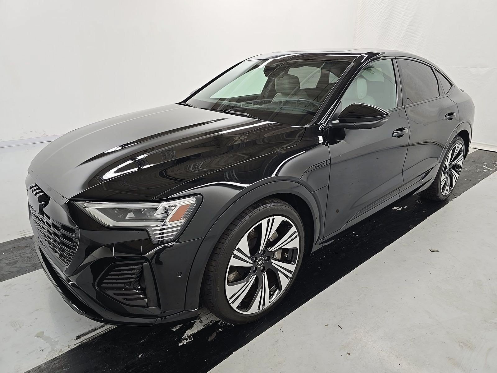 Used 2024 Audi Q8 e-tron Prestige w/ Prestige Package AWD/4WD image 3