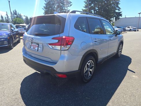 Used 2021 Subaru Forester Premium AWD/4WD image 7