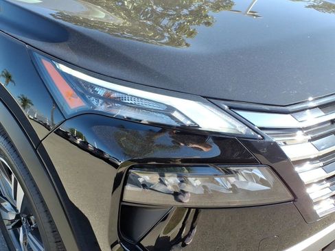 Certified 2025 Nissan Rogue SL image 4