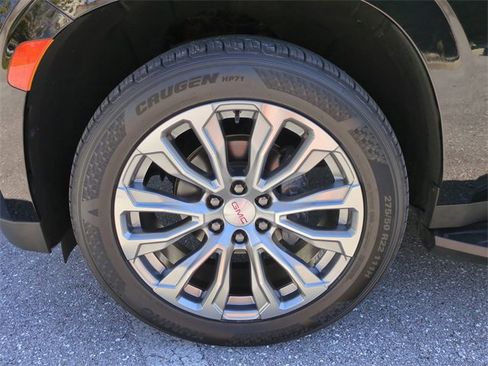 Used 2023 GMC Yukon Denali image 11