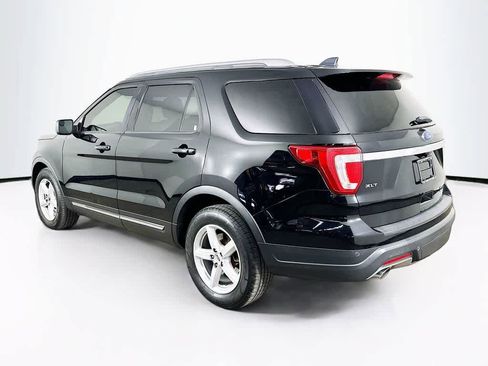 Used 2018 Ford Explorer XLT image 4