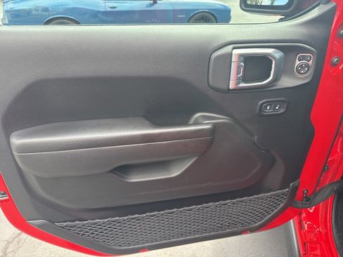 Used 2022 Jeep Gladiator Willys image 11