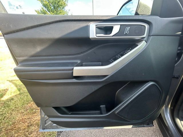 Used 2023 Ford Explorer XLT AWD/4WD image 22