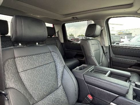 Used 2024 Toyota Tundra Limited AWD/4WD image 31