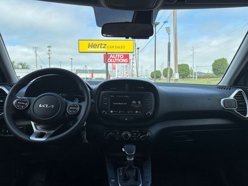 Used 2025 Kia Soul LX w/ LX Technology Package FWD image 31