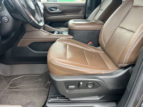 Used 2021 Chevrolet Suburban High Country w/ Premium Package image 18