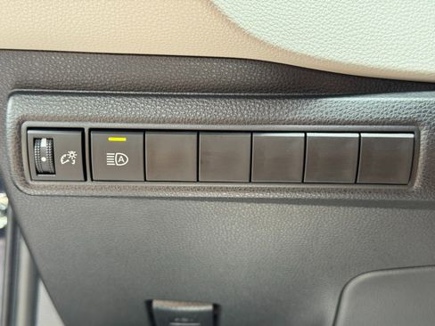 Used 2025 Toyota Corolla LE FWD image 16