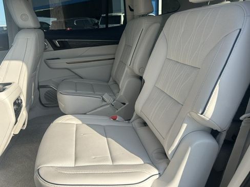 Used 2025 Buick Enclave Avenir w/ Super Cruise Package FWD image 15