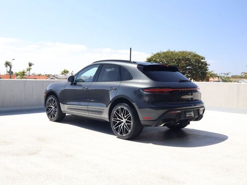 Certified 2024 Porsche Macan AWD/4WD image 3
