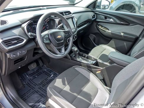 Used 2021 Chevrolet TrailBlazer LT w/ Convenience Package FWD image 9
