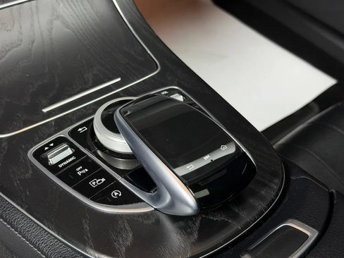 Used 2019 Mercedes-Benz E 300 image 36