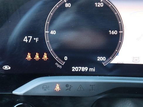 Used 2023 Porsche Taycan image 32