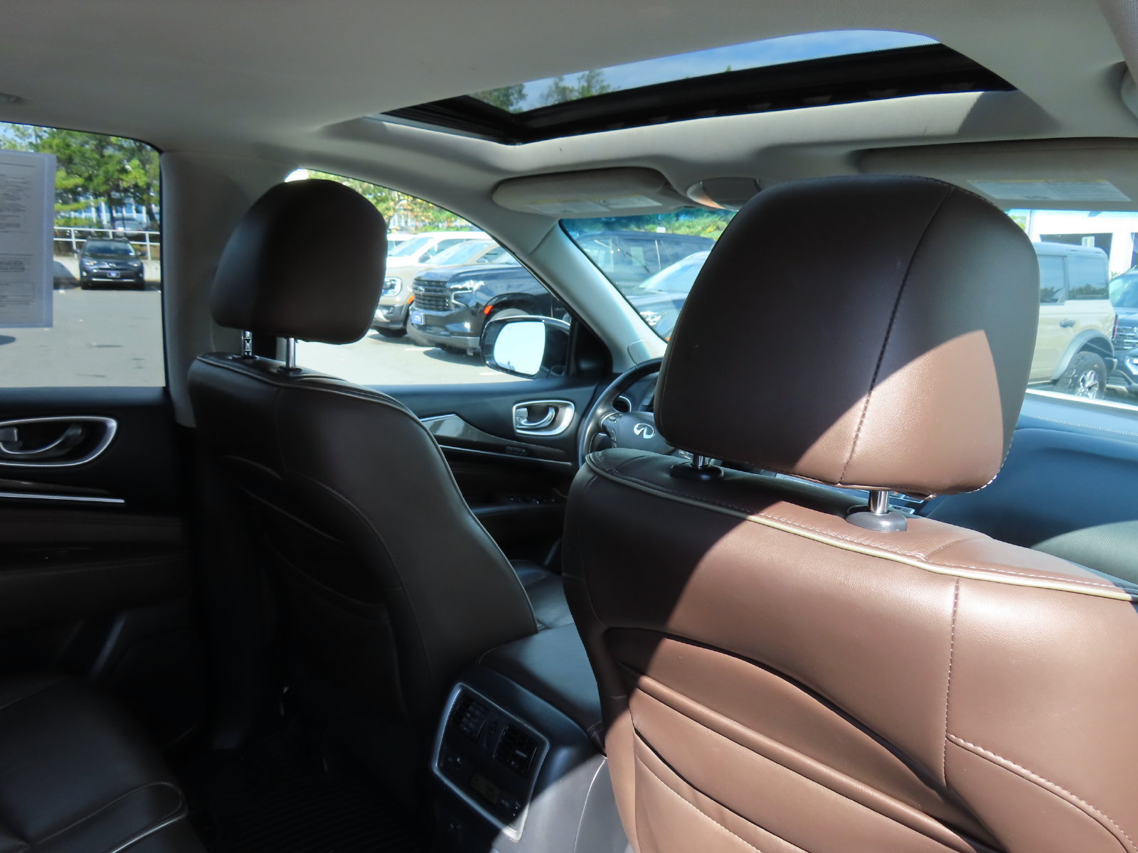Used 2016 INFINITI QX60 Luxe w/ Premium Package AWD/4WD image 36