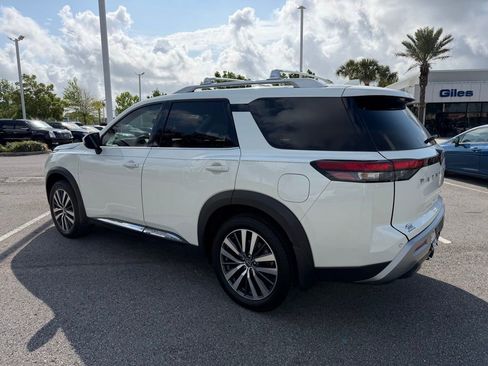 Used 2022 Nissan Pathfinder Platinum w/ Cargo Package FWD image 3