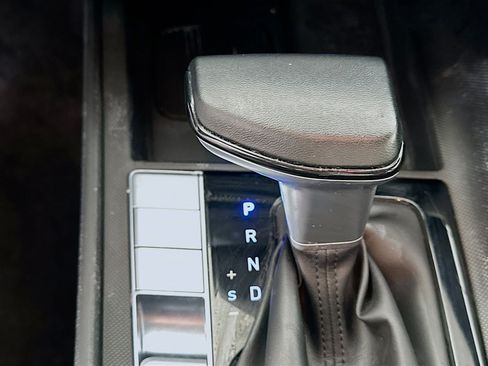 Used 2025 Hyundai Elantra SEL image 25