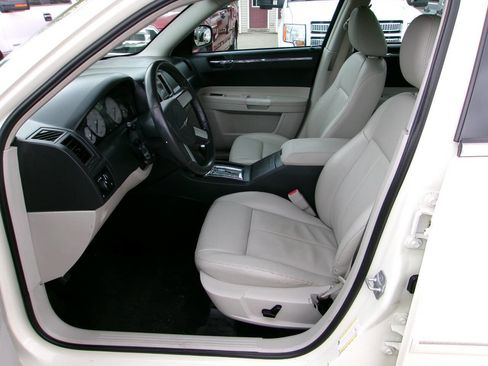 Used 2007 Chrysler 300 Touring RWD image 6